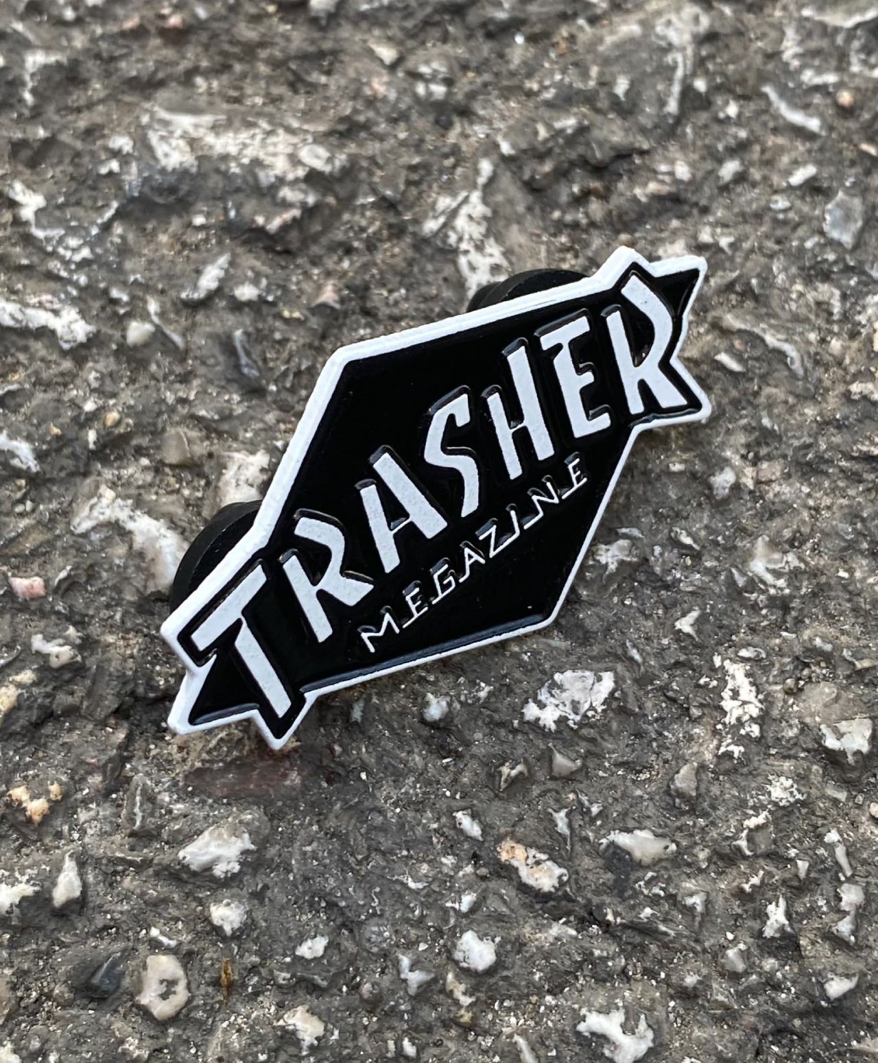 THRASHER X PARRA TRASHER LAPEL PIN BLACK